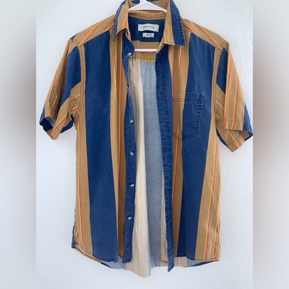 Urban Outfitters 90’s Stripe Shortsleeve Button Down - Picture 4 of 7